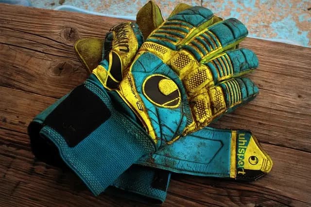 Best Goalkeeper Gloves for Enhanced Grip