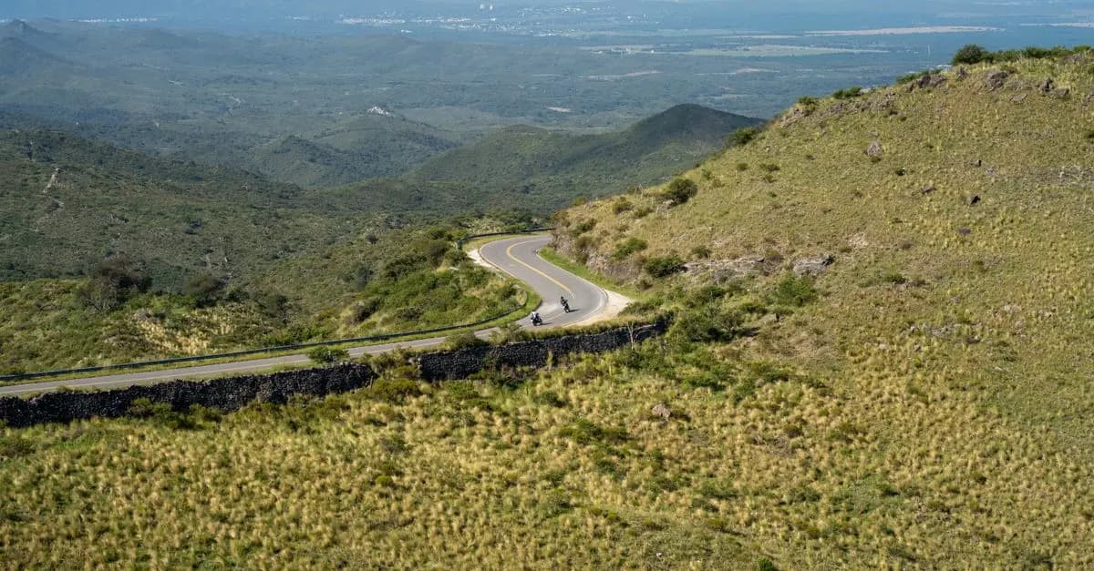 Voyager sur les Routes de Montagne : Guide Essentiel