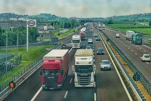 Maximisez vos économies avec les réductions étudiantes transport